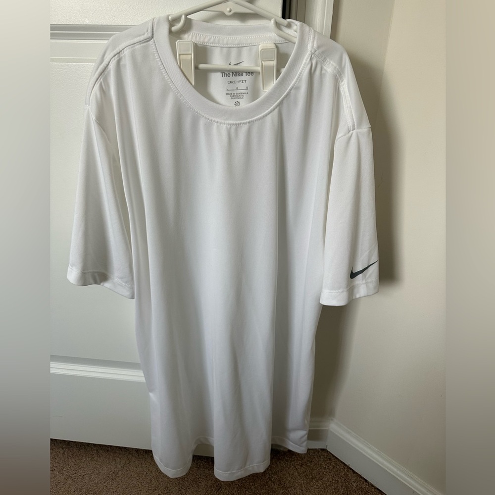 Brand new Nike men’s top